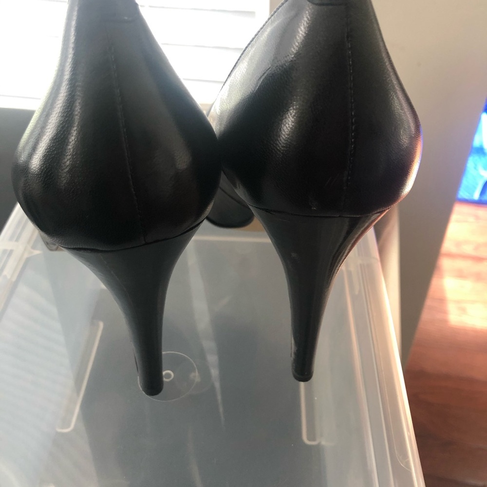 High heel pumps